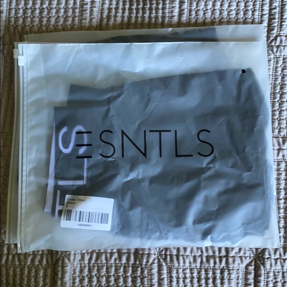 ESNTLS BLACK UNDERWEAR